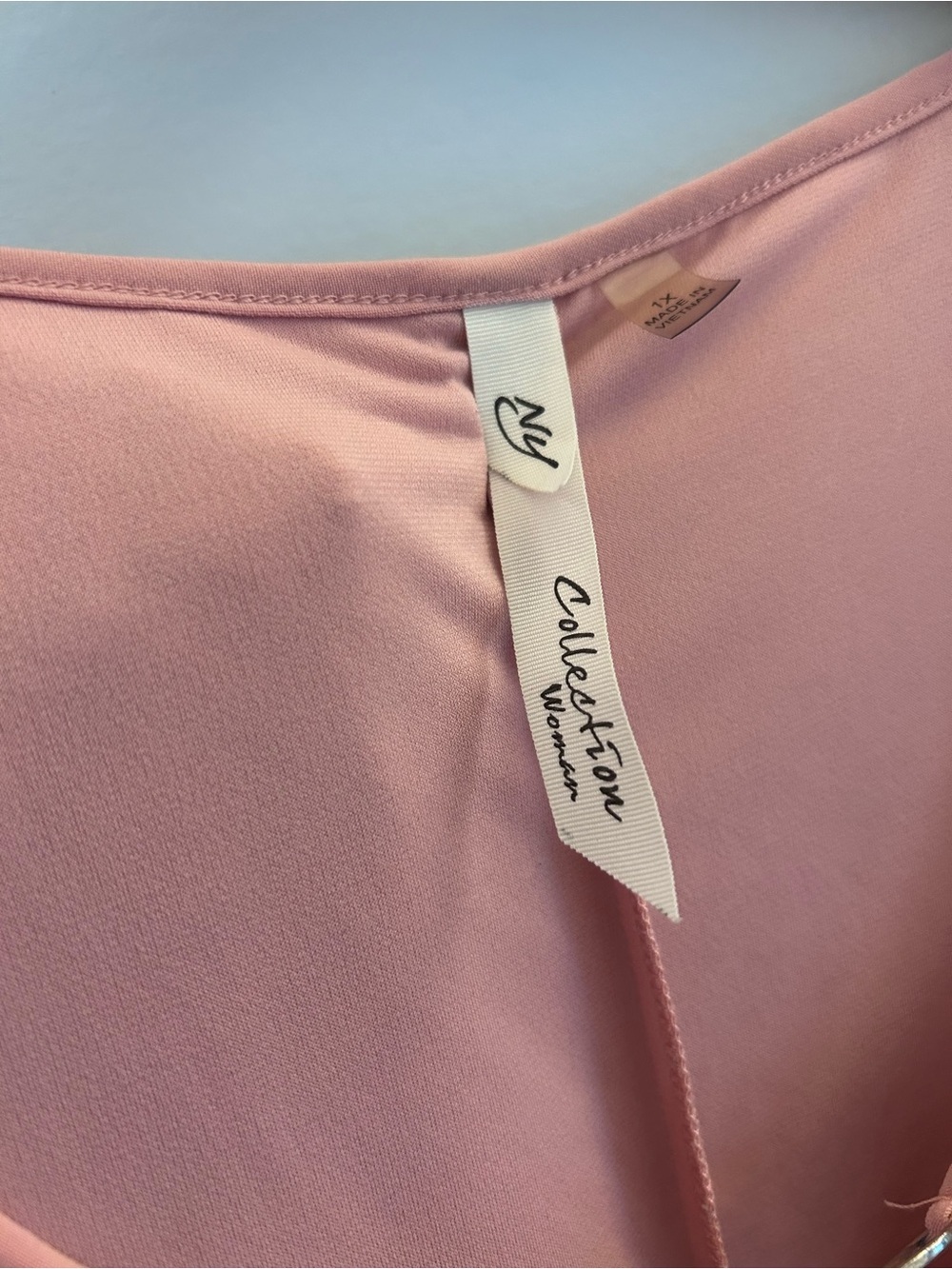 Gorgeous NY Collection Dusty Pink Textured Blouse with Decorative Accent 1X - Picture 8 of 9